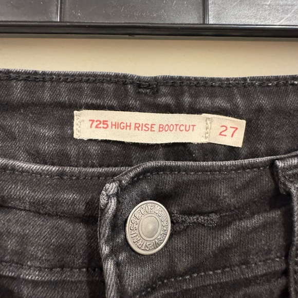 Levi's Women's 725 Bootcut Black Jeans - Picture 6 of 7